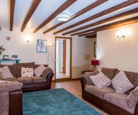 Pass the Keys Cosy 2 bed Cottage with outdoor seating area