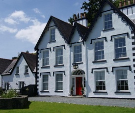 Coed Mawr Hall Bed & Breakfast