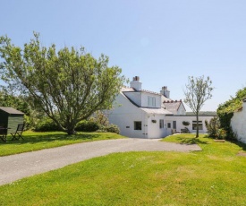 Inviting 2-Bed House in Rhoscolyn