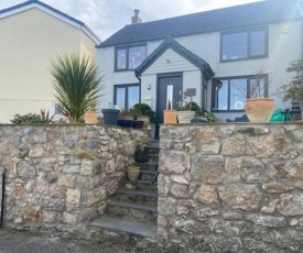 Spacious 2-Bed Cottage in Conwy North Wales
