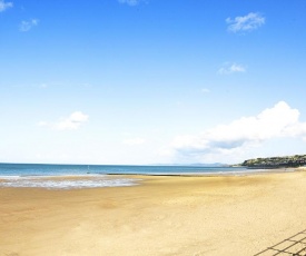 Stunning Seafront Cottage on Rhos Promenade