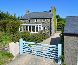 Charming holiday home in Aberdaron with Private Garden