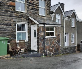 Snowdonia Rock Cottage - cosy and pet friendly