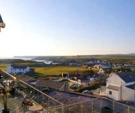 20 CLIFF APARTMENT WITH POOL ACCESS -TREARDDUR BAY-3 Bed DUPLEX