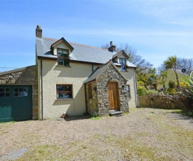 Spacious Holiday Home in Manorbier with Fenced Garden