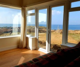 GWYNDY BACH - 3 BED APT - GROUND FLOOR - AMAZING SEA VIEWS - TREARDDUR BAY