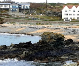 GWYNFA-3 BED- GROUND FLOOR APT - SEA VIEWS - TREARDDUR BAY