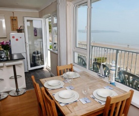 Sea Urchins Apartment - Sea Front Apartment with Views, Pet Friendly