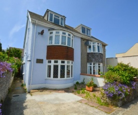 Modern Holiday Home in Tenby with Patio