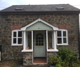 Maesnewydd Cottage