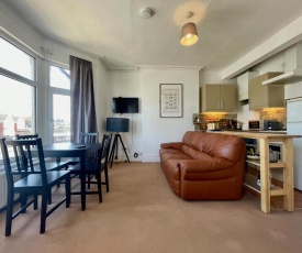 2 Bed Apartment, 4 People by Hospital & University + Free Parking