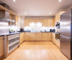 Bay View, by Tŷ SA - Luxury 2 Bed Apartment. Best Location in Cardiff Bay!