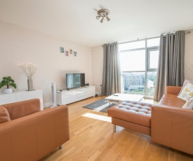 INCREDIBLE 2 Bed Apartment with views & Parking!