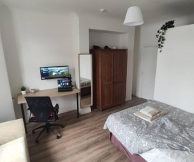 Perfect and Convenient 1 Bedroom Apartment