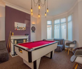 Riverside City Centre House with Hot tub and pool table - great for groups!