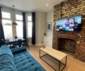 Stylish modern apartment near the city centre for up to 4 people