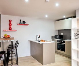 The Dixie - 1 Bed Deluxe Serviced Apartment - Cardiff Bay - By DYZYN