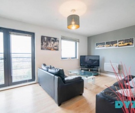 The East Lock - 2 bed deluxe Serviced Apartment - Near the Film studios - Underground Parking - By DYZYN