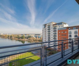 The Galley - 2 Bed Serviced Apartment - Amazing City Views - Wrap Round Balcony and secure parking