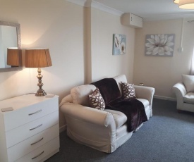 Twyn 2 bedroom Retreat In Cardiff