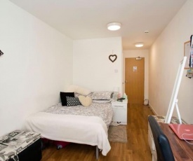 Zeni Apartments, 2 Bed Apartment in Central Cardiff